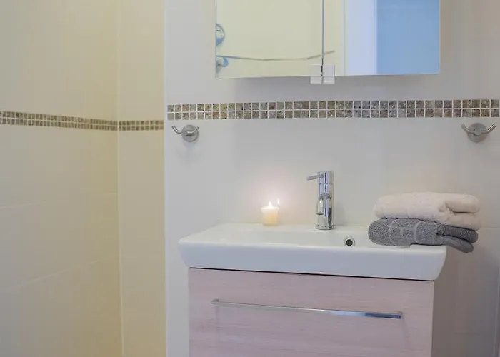 Schmuckstueck Am Binnensee